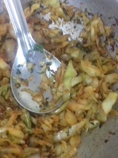 कॅबेज फ्राय भाजी (kobi fry bhaji recipe in marathi) रेसिपी चे मुख्य फोटो 