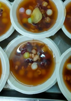 八寶彩色湯圓甜湯： 的食譜成品照片