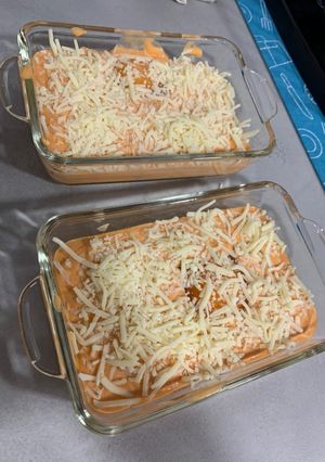 Una foto de Huevos al horno con nata y tomate