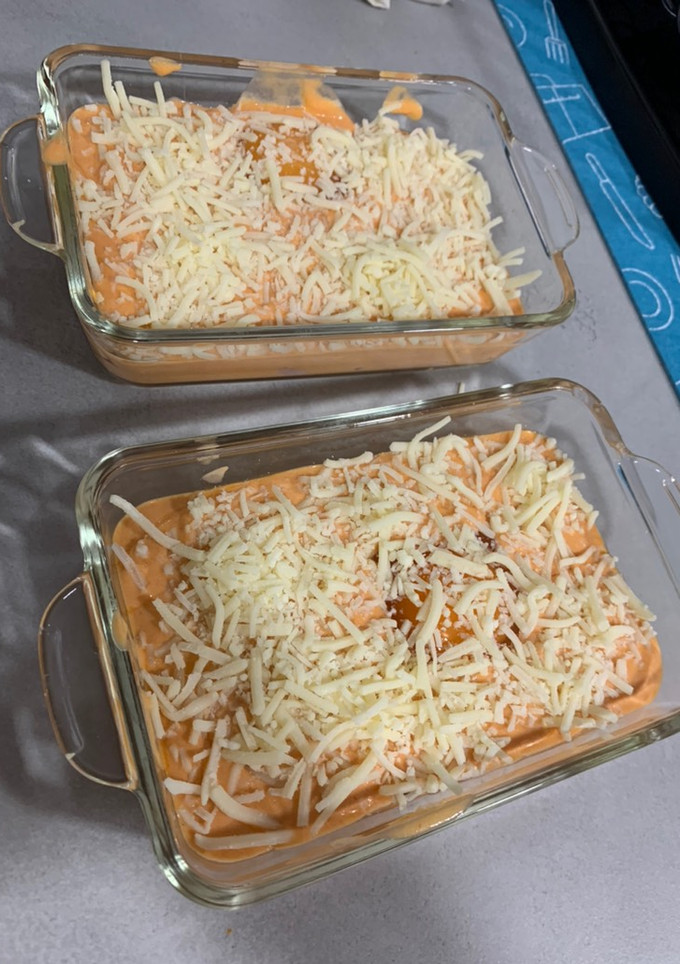 Una foto de Huevos al horno con nata y tomate