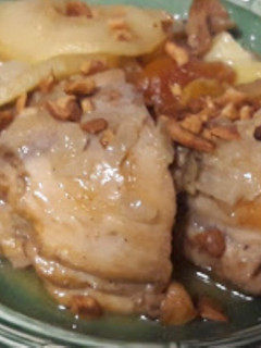 Una foto de Pollo con manzanas y orejones