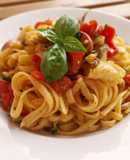 Tallarines con bacalao, tomates cherrys y ajos al horno