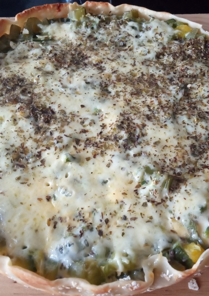 Una foto de Tarta de tallos de acelga y zapallitos