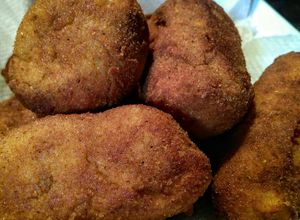 Una foto de CROQUETAS Al Ajillo con Jamón Serrano...!