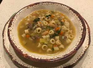 Una foto de Minestrone con carne