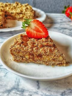 Una foto de Crumble de manzana y plátano