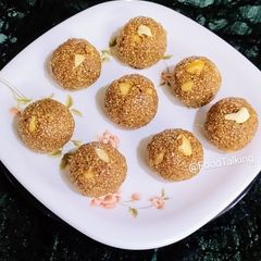 A picture of Daliya Ladoos.