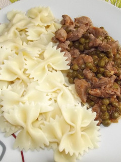 Csirkeragu pikáns ízben, kicsi borral recept fotója