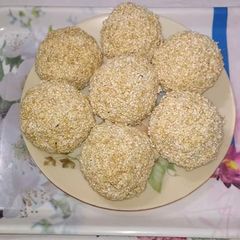 A picture of Rajgiri laddoo.