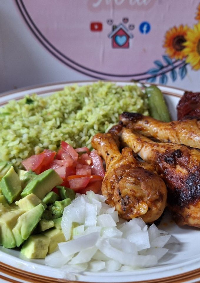 Una foto de Piernas de pollo enchipotladas a mi estilo