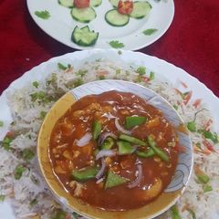 A picture of Chicken chilli with rice.