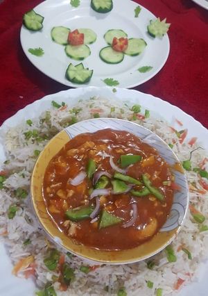 A picture of Chicken chilli with rice.