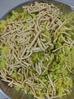 A picture of Aloo Poha / Kanda Poha.