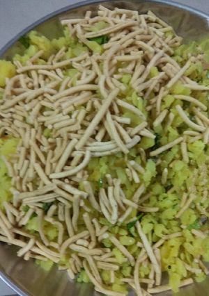 A picture of Aloo Poha / Kanda Poha.