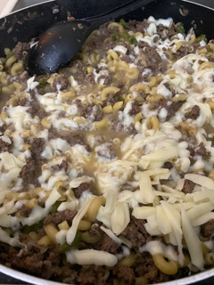 A picture of Philly cheesesteak pasta.