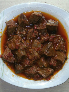 Una foto de Lenguas de cerdo en salsa