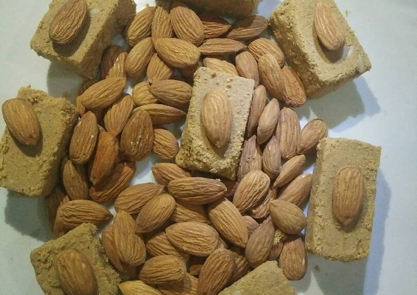 Besan gur ki barfi