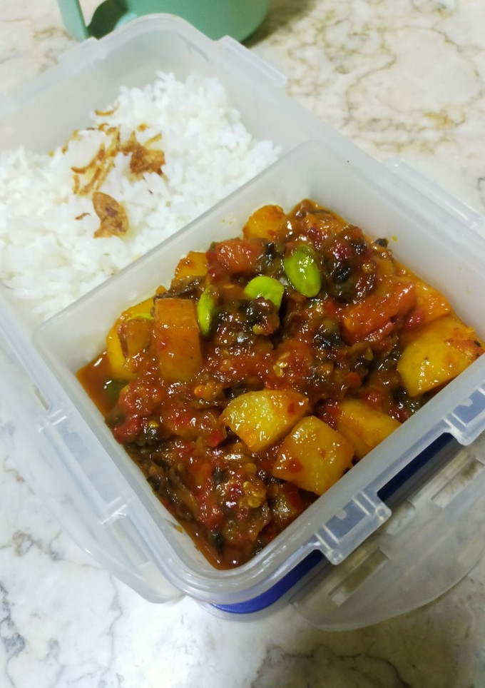 Foto resep 018. #bekalkerja : KeKer Balado 💪🤣 (Kentang + Kerang Balado)