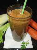 Licuado de endibias, zanahorias, apio y perejil