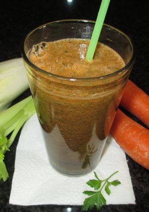 Una foto de Licuado de endibias, zanahorias, apio y perejil