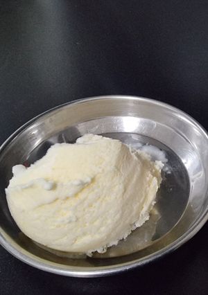 A picture of No-Churn Ice Cream Base with Whipping Cream.