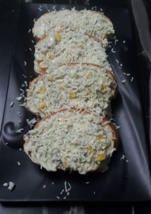 A picture of Cheesy veg open sandwich.