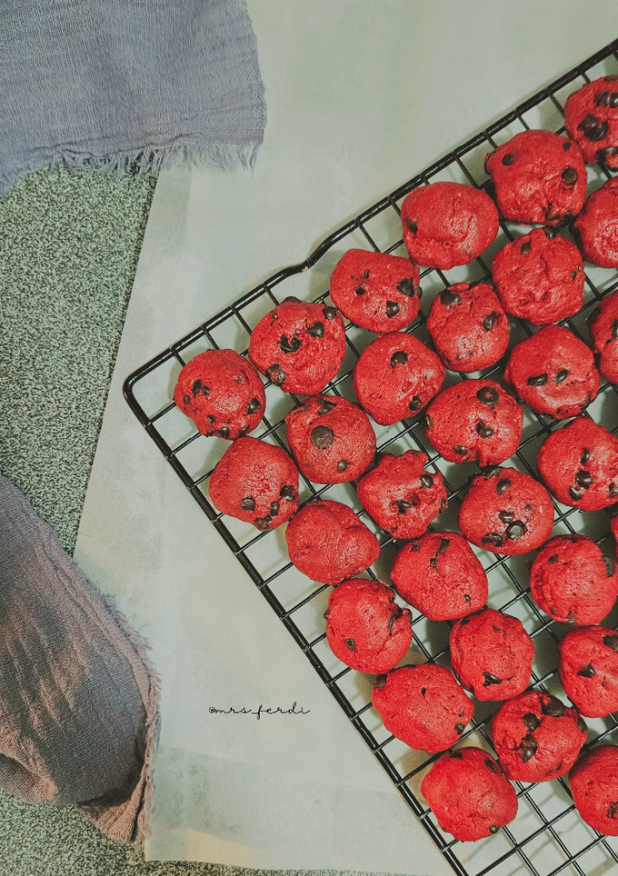 Foto resep Red Velvet Chips Soft mini cookies. Simple No mixer..!