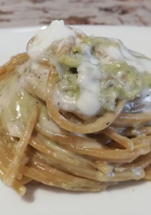 Foto di Spaghetti Integrali con Gorgonzola, Pesto, Cacio e Pepe