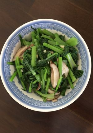 油菜鮮菇炒 的食譜成品照片
