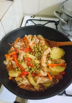 Una foto de Salteado de cerdo con fideos