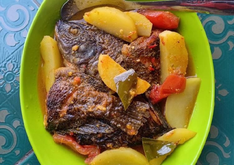 Resep Mujair goreng kuah gulai asam oleh Ika Mustika - Cookpad
