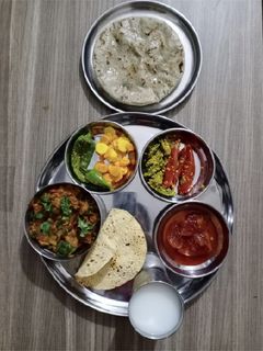 બાજરી ના રોટલા (Bajri rotla Recipe in Gujarati) રેસીપી મુખ્ય ફોટો
