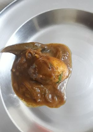 A picture of Egg curry.