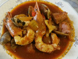 Atún con calamares, gambones y almejas en salsa americana