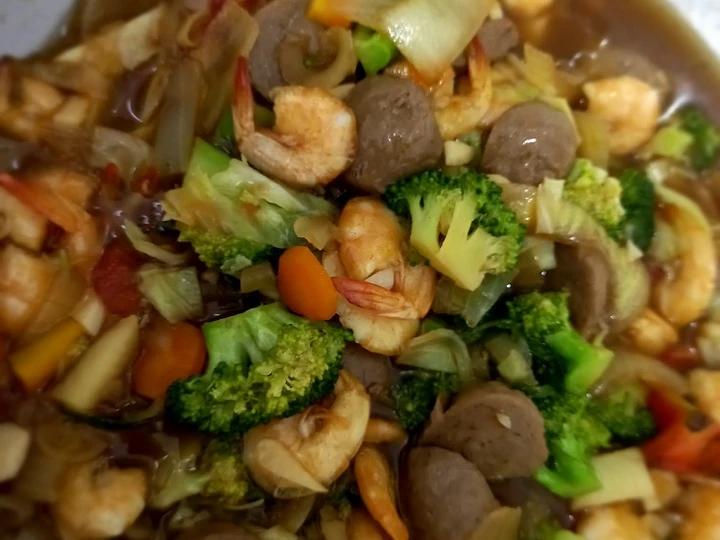 Cara Mudah Menyiapkan Resep Tumis udang bakso brokoli yang Lezat Sekali Anti Ribet, Lezat