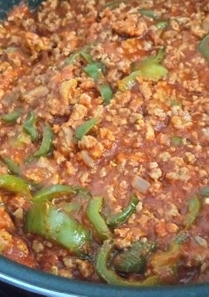 Una foto de Carne picada con tomate