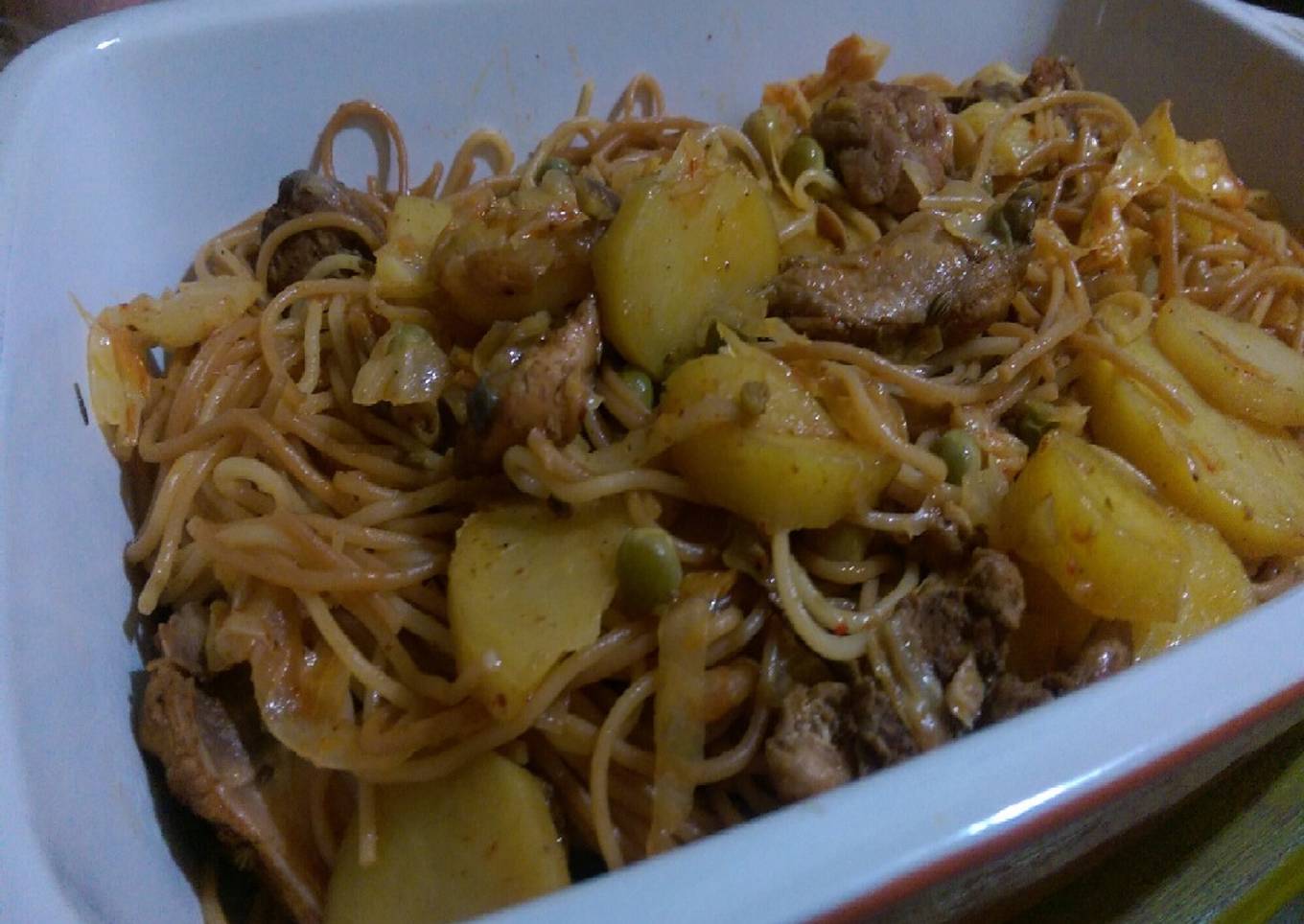 Fried spaghetti with potatoes and chicken