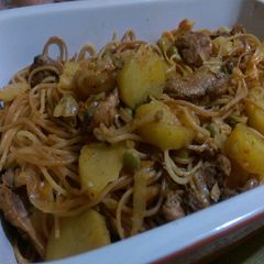A picture of Fried spaghetti with potatoes and chicken.