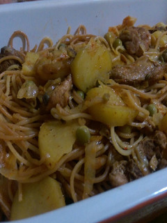A picture of Fried spaghetti with potatoes and chicken.