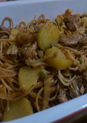 A picture of Fried spaghetti with potatoes and chicken.