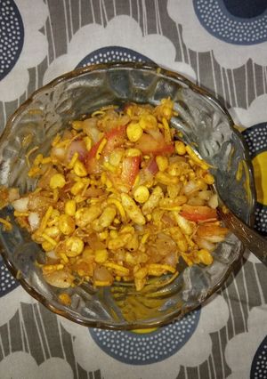 A picture of Bhel puri.