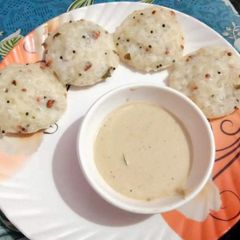 A picture of Sabudana/Sago Idli with Peanut Chutney.