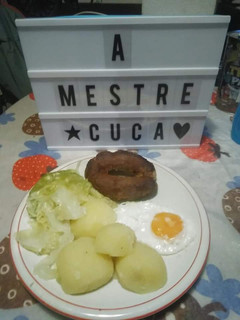 Foto de Alheiras com batata cozida, couve e ovo estrelado