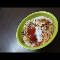 A picture of Dahi bhalle.