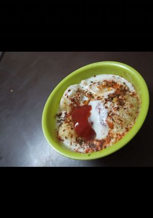 A picture of Dahi bhalle.