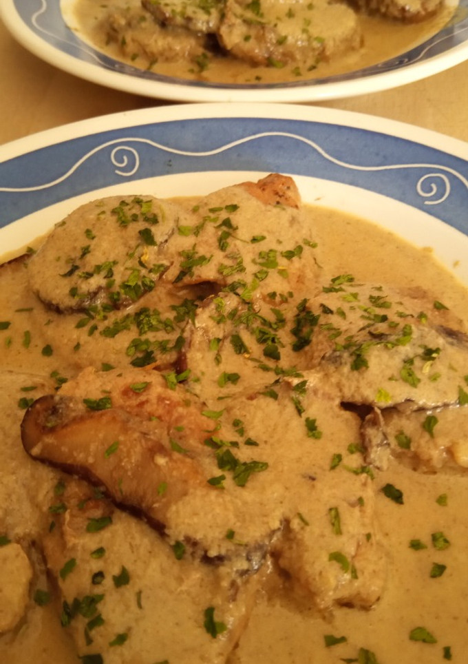 Una foto de Medallones de solomillo de cerdo con setas al wok en salsa de hongos