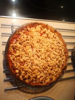 Una foto de Crumble de Ciruelas rojas