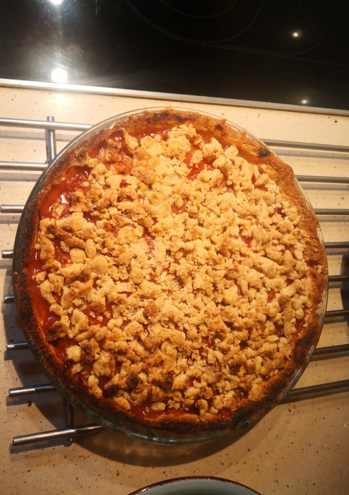Una foto de Crumble de Ciruelas rojas