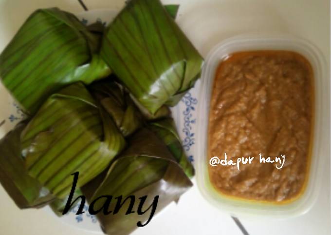 Nasi ketan bakar vs sambel oncom