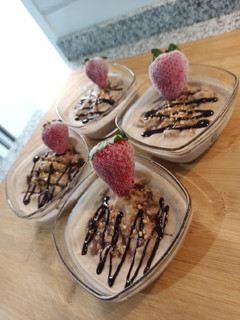 Una foto de Helado cremoso de yogurt y chocolate 🍧🍫
